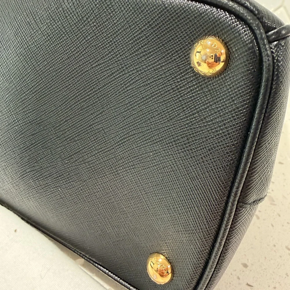 Authentic Prada large Saffiano Leather Bag -  (Retails for $5100) - Picture 16 of 16